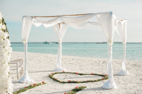 arbor-and-heart-in-sand-on-beach