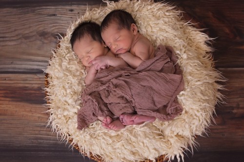 newborn-twins