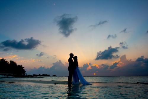 wedding-couple-at-sunrise